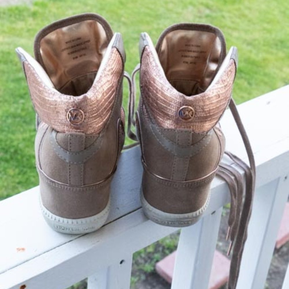 💖 Michael Kors Nikko II - Mettalic Rose Taupe Suede - see description for size! - Picture 9 of 16